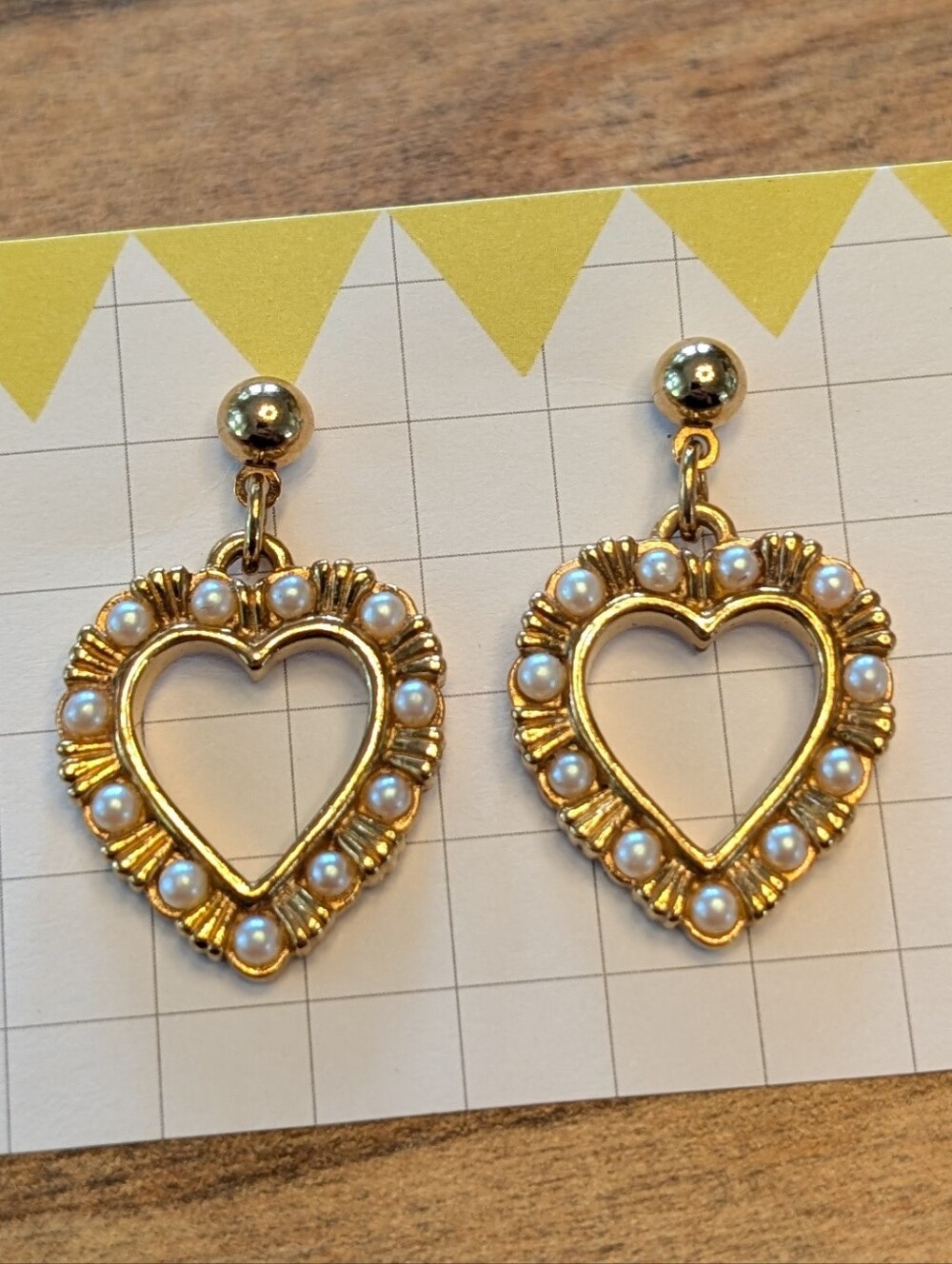 Vintage Avon 1994 Gold Tone 'Special Heart' Dangling Stud Earrings With Pearls